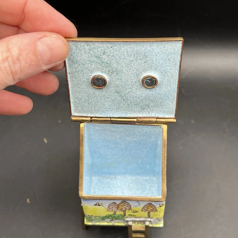 Empress Arts Stamp Holder Honey Bee Hive‎ Cats Trinket Box 2 Section Lid Enamel